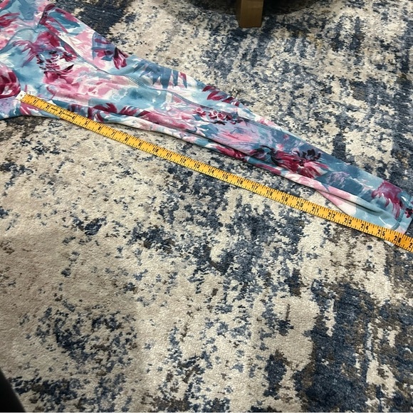 Weekends by Chico’s Fabulously Slimming Artistic Floral Pocket Leggings Size S - Picture 9 of 10